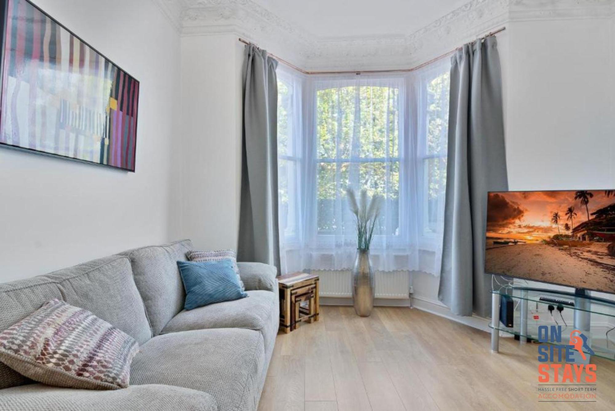 Onsitestays - Tranquil 2 Bedroom Apartment With Large Kitchen, Private Garden Near Wimbledon Station Londyn Zewnętrze zdjęcie