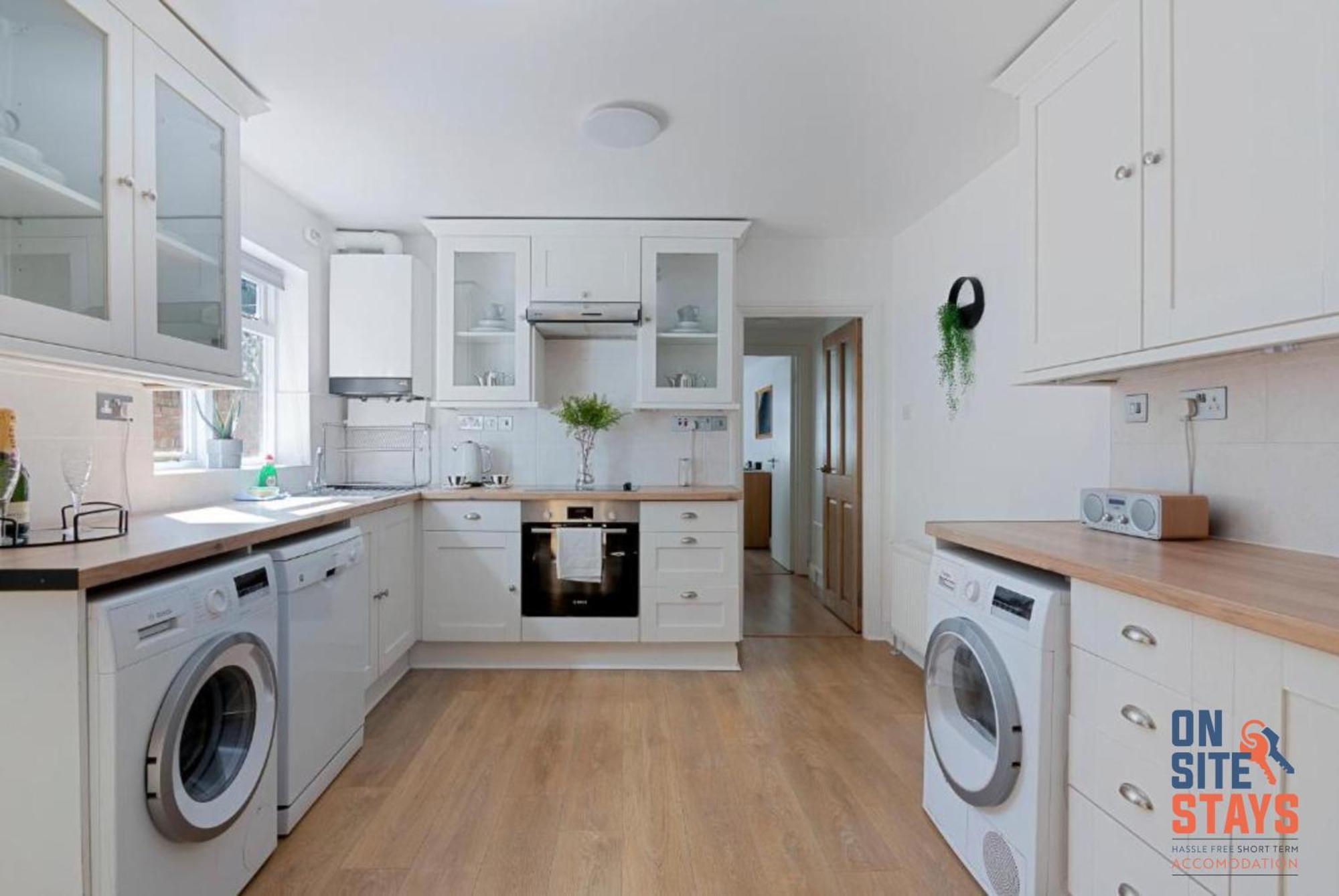 Onsitestays - Tranquil 2 Bedroom Apartment With Large Kitchen, Private Garden Near Wimbledon Station Londyn Zewnętrze zdjęcie