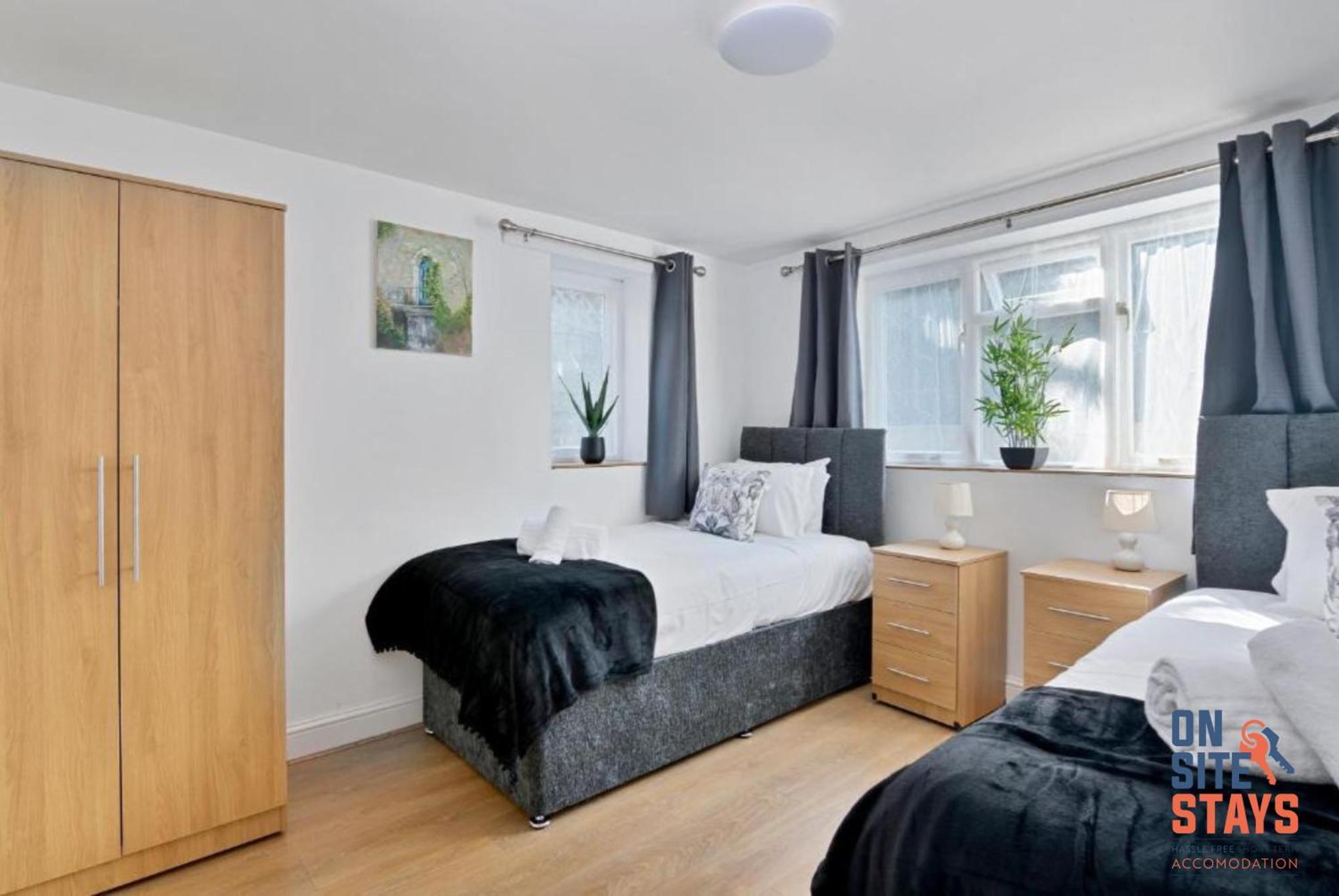 Onsitestays - Tranquil 2 Bedroom Apartment With Large Kitchen, Private Garden Near Wimbledon Station Londyn Zewnętrze zdjęcie