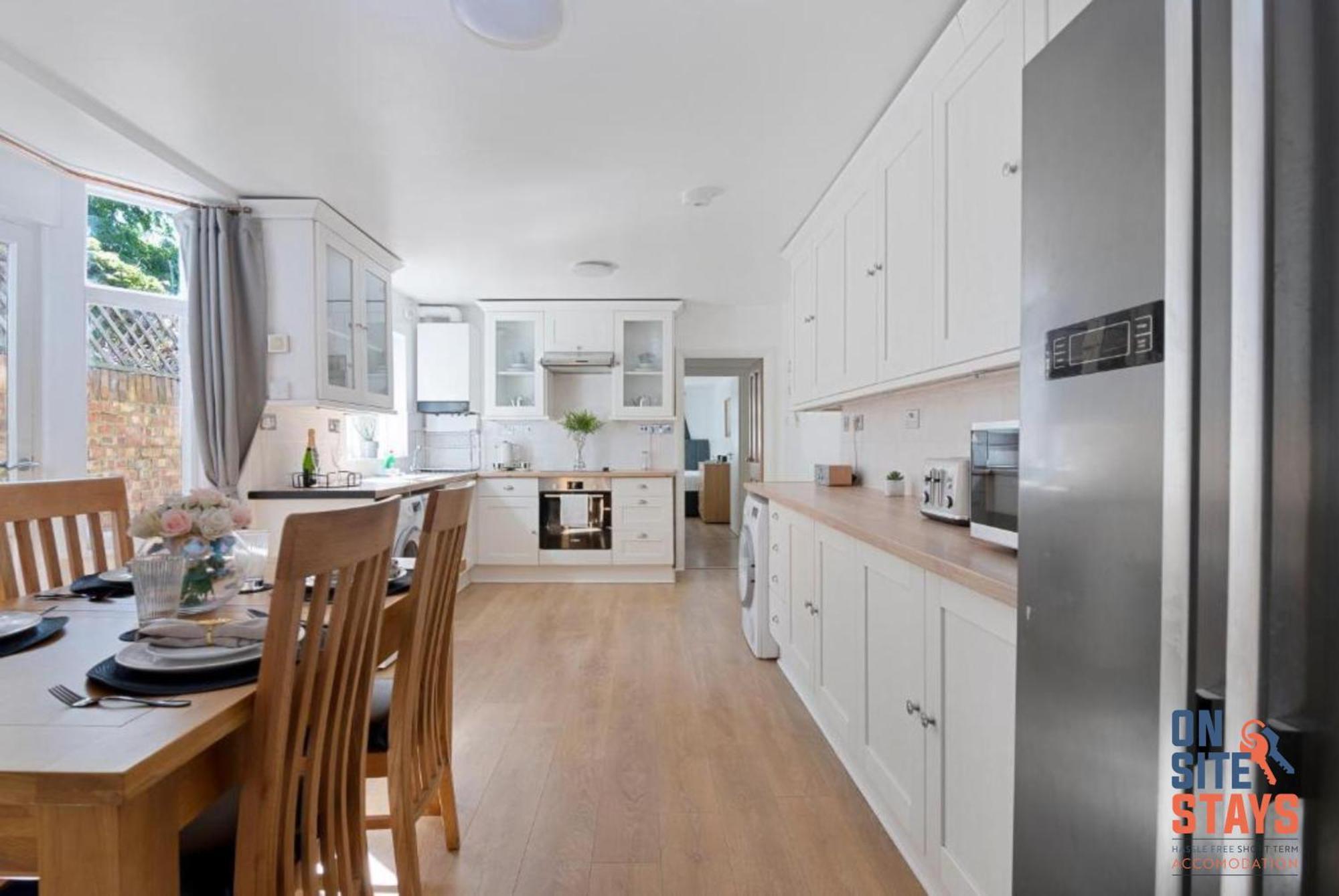 Onsitestays - Tranquil 2 Bedroom Apartment With Large Kitchen, Private Garden Near Wimbledon Station Londyn Zewnętrze zdjęcie