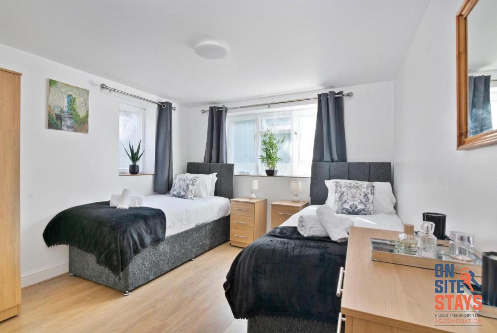 Onsitestays - Tranquil 2 Bedroom Apartment With Large Kitchen, Private Garden Near Wimbledon Station Londyn Zewnętrze zdjęcie