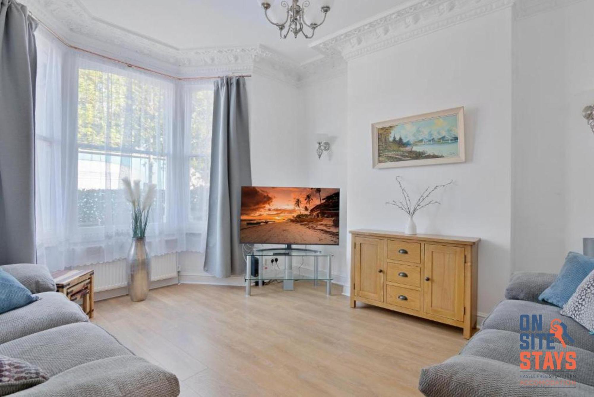 Onsitestays - Tranquil 2 Bedroom Apartment With Large Kitchen, Private Garden Near Wimbledon Station Londyn Zewnętrze zdjęcie