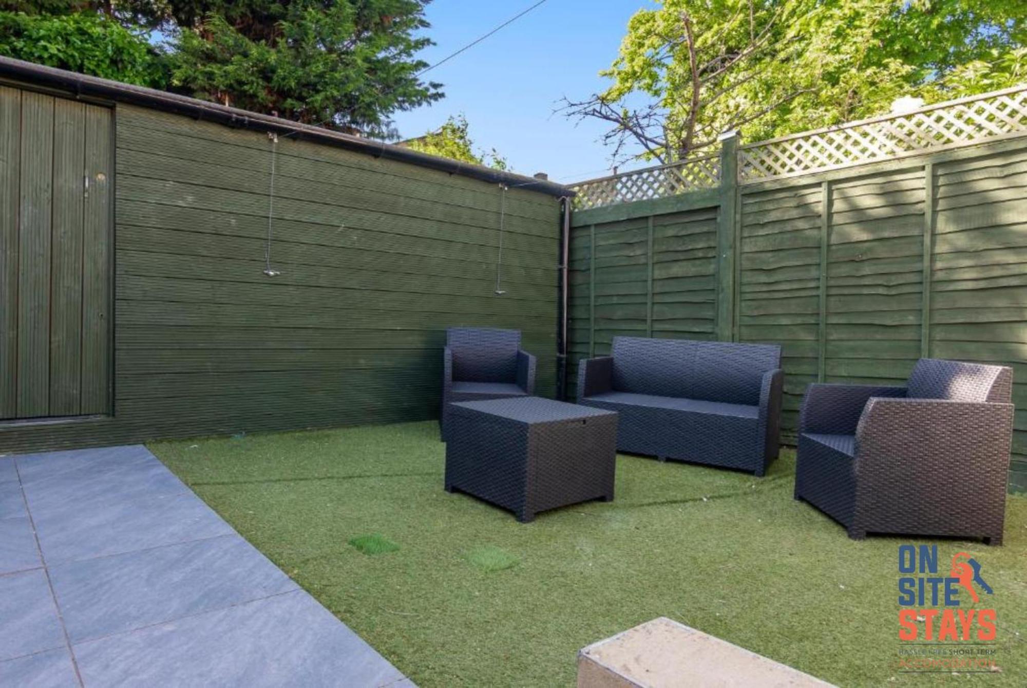 Onsitestays - Tranquil 2 Bedroom Apartment With Large Kitchen, Private Garden Near Wimbledon Station Londyn Zewnętrze zdjęcie
