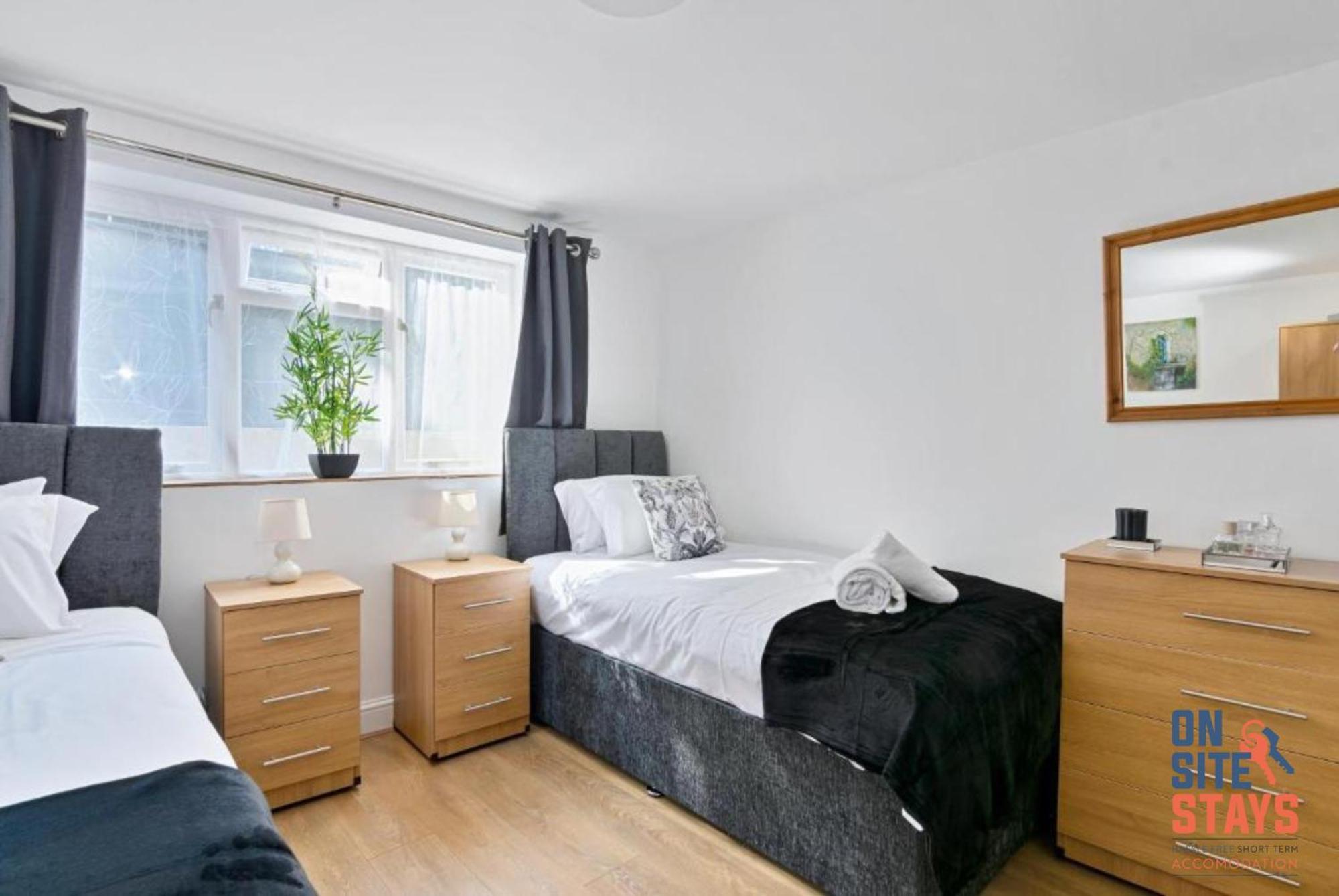 Onsitestays - Tranquil 2 Bedroom Apartment With Large Kitchen, Private Garden Near Wimbledon Station Londyn Zewnętrze zdjęcie