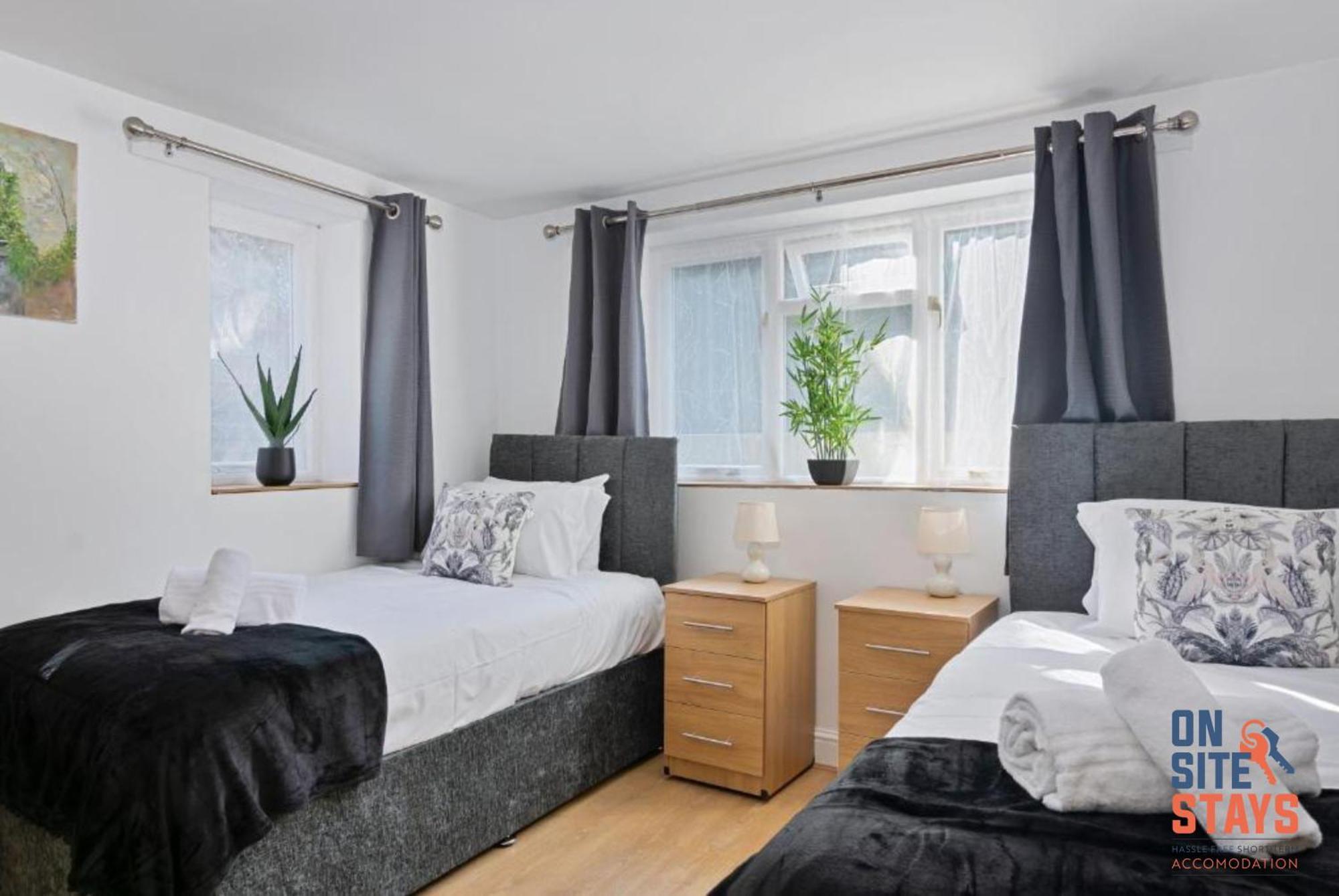 Onsitestays - Tranquil 2 Bedroom Apartment With Large Kitchen, Private Garden Near Wimbledon Station Londyn Zewnętrze zdjęcie