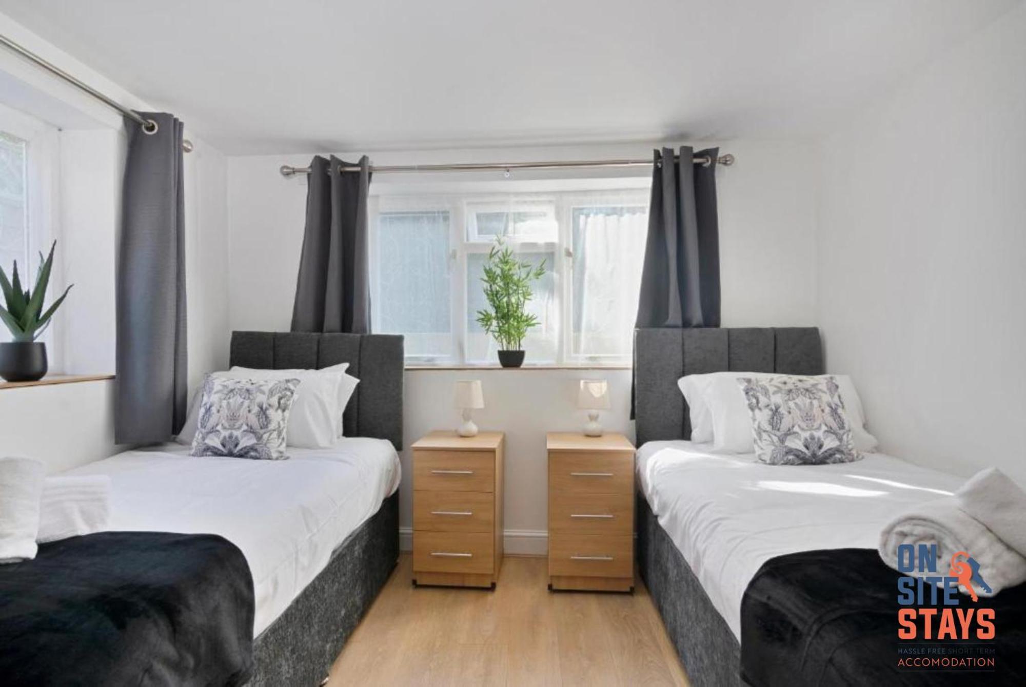 Onsitestays - Tranquil 2 Bedroom Apartment With Large Kitchen, Private Garden Near Wimbledon Station Londyn Zewnętrze zdjęcie