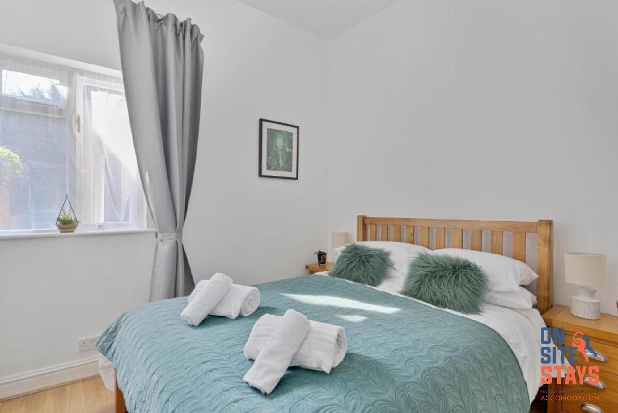 Onsitestays - Tranquil 2 Bedroom Apartment With Large Kitchen, Private Garden Near Wimbledon Station Londyn Zewnętrze zdjęcie