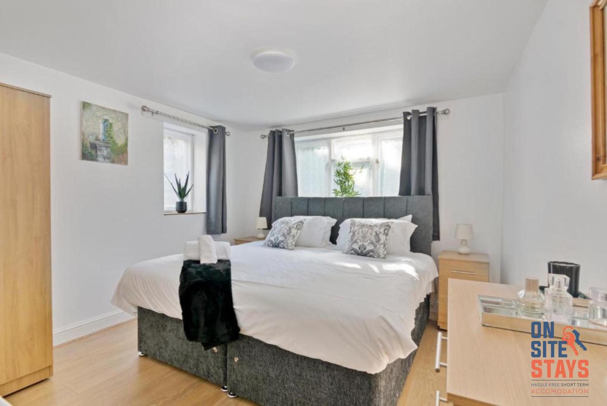 Onsitestays - Tranquil 2 Bedroom Apartment With Large Kitchen, Private Garden Near Wimbledon Station Londyn Zewnętrze zdjęcie